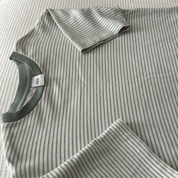 Zara men’s XL striped tee - Picture 2 of 2
